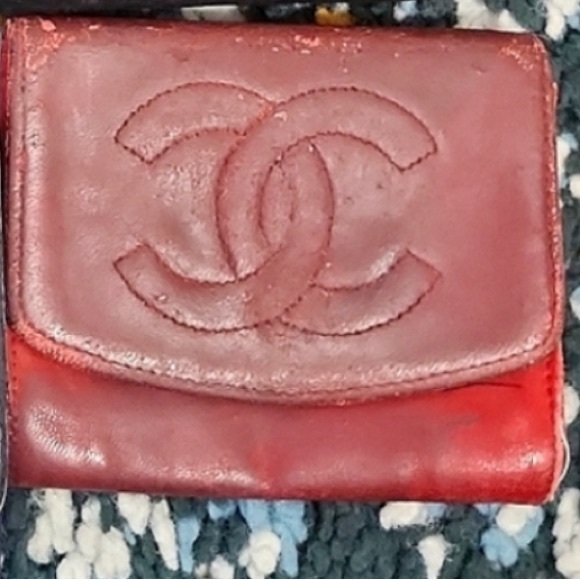 💜Authentic Chanel lambskin Logo wallet Red - Picture 1 of 4